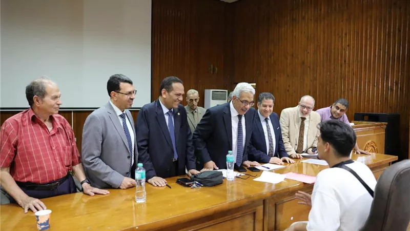 في أول يوم بالمنصب الجديد.. رئيس جامعة الأزهر يتفقد سير اختبارات القدرات