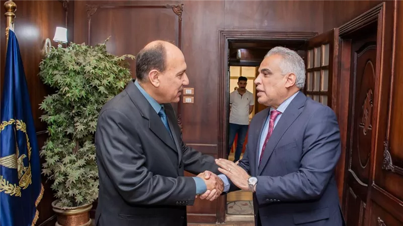 رئيس جامعة طنطا يقدم التهنئة لمساعد وزير الداخلية لمنطقة وسط الدلتا  