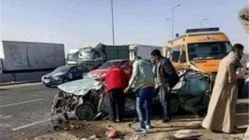 مصرع شخص وإصابة آخر في تصادم مروع بين سيارتي نقل على طريق بورسعيد – دمياط