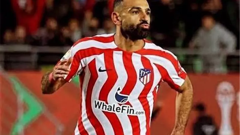 أتلتيكو مدريد يفتح باب المفاوضات مع محمد صلاح بعقد حتى 2028