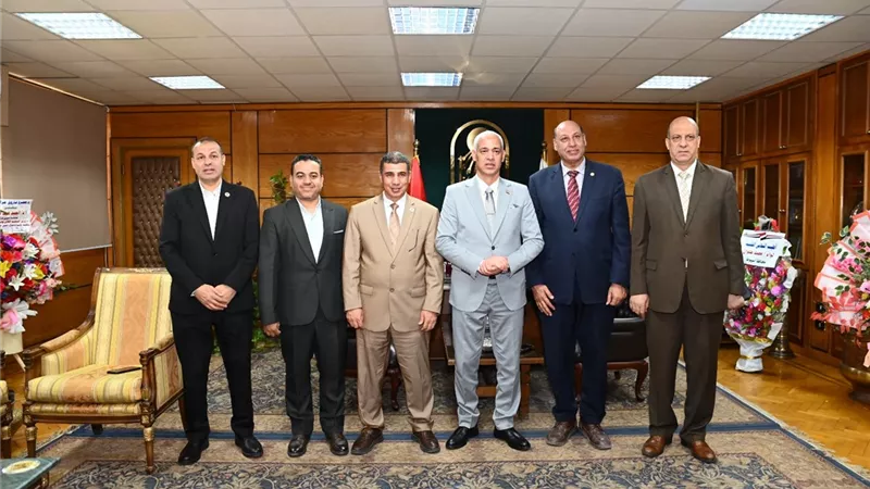 تعزيز الشراكة بين جامعتي أسيوط والتكنولوجية لفتح آفاق تعاون جديدة