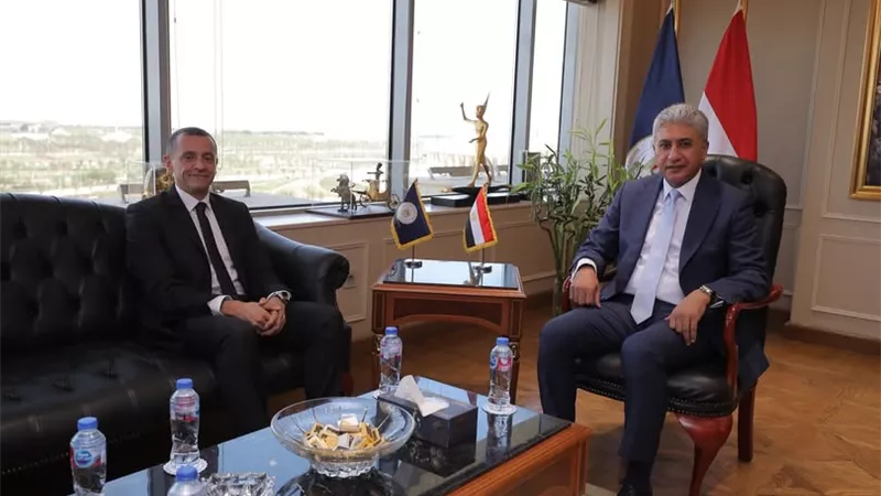 وزير السياحة ومحافظ أسوان يبحثان تعزيز التعاون لدعم الحركة السياحية 