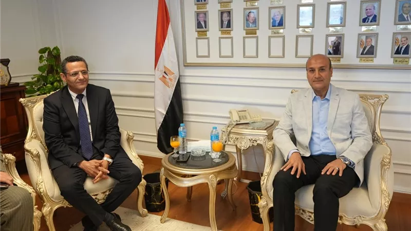 محافظ أسيوط يستقبل نقيب الصحفيين لبحث سبل التعاون المشترك