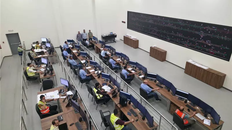 وزارة النقل: تشغيل مبنى التحكم المركزي بسوهاج واستكمال تطوير نظم الإشارات 