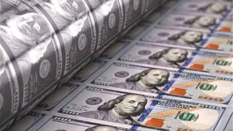الدولار يتراجع دون 50 جنيهًا في عدد من البنوك المصرية