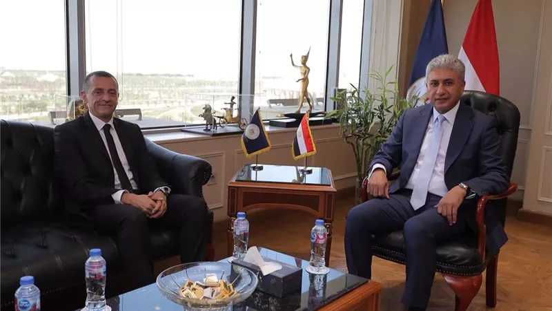 وزير السياحة ومحافظ أسوان يناقشان خطة جذب الاستثمارات