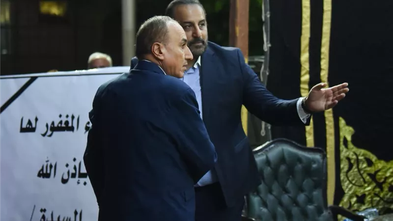 شخصيات سياسية وإعلامية ورياضية تؤدي واجب العزاء في والدة النائب محمد شبانة