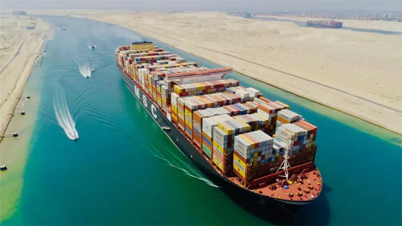 64 مليار جنيه جمعها المصريون خلال 60 ساعة لتمويل قناة السويس الجديدة