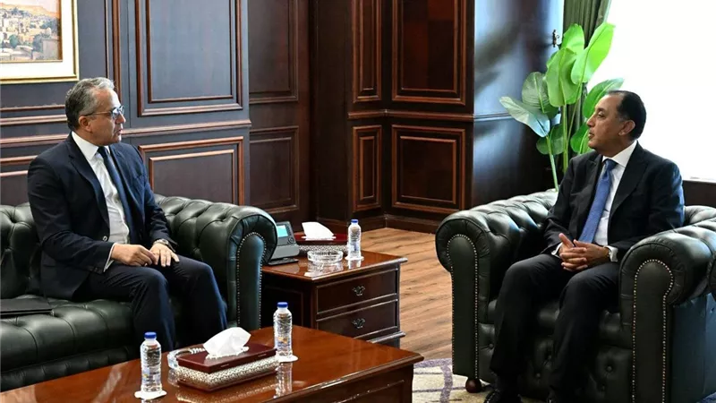 لتعزيز أوجه التعاون.. رئيس الوزراء يستقبل المدير العام لمنظمة اليونسكو