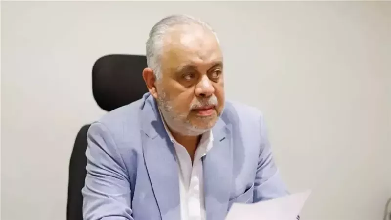 التراجع عن قرار نقيب الممثلين بمنع الفنانين من توقيع عقود جديدة ..تفاصيل