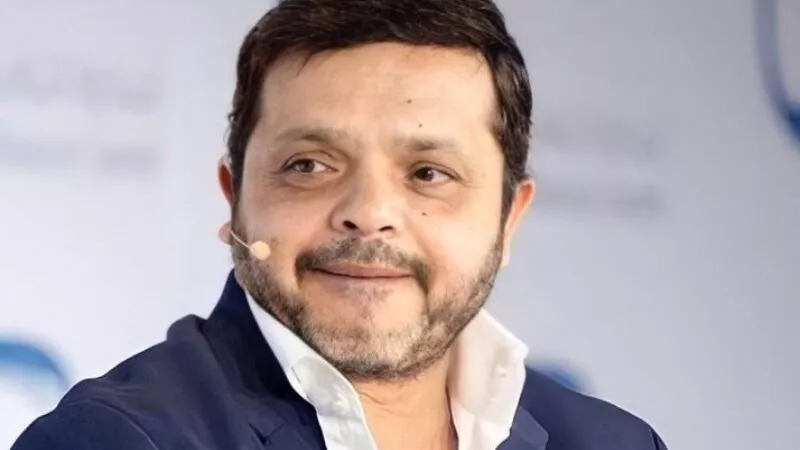 محمد هنيدي:إمبارح فقدت أخ، وكان حواليا ألف أخ.. شكر الله سعيكم جميعا