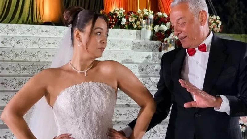 محمود حميدة يرقص مع ابنته على «ولا يا ولا» في حفل زفافها