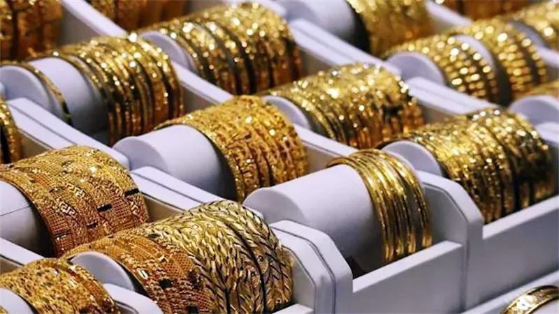 أسعار الذهب اليوم.. عيار 21 يسجل 6100 جنيه رغم تراجع الدولار