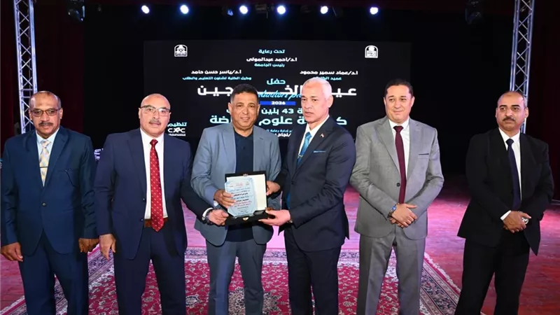 رئيس جامعة أسيوط يشهد تخريج دفعات علوم الرياضة ويؤكد أهمية دورها
