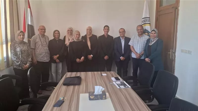 جامعة دمنهور الأهلية تتبنى 3 مشروعات طلابية لتطوير الخدمات الجامعية