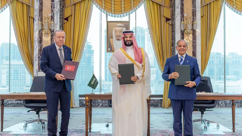 من الرياض إلى أنقرة وإسلام آباد.. تحالف ثلاثي في مواجهة تحديات الإقليم/خاص