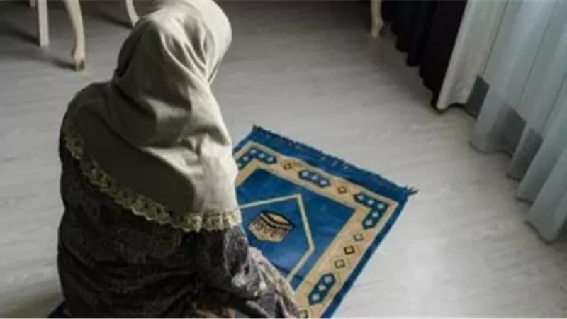 عالم أزهري يوضح التصرف الشرعي عند منع الصلاة داخل منشأة تجارية