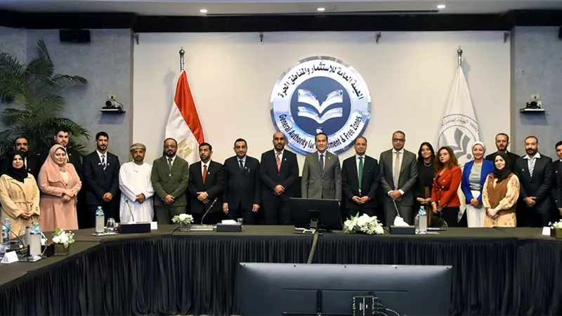 «الاستثمار» وغرفة تجارة وصناعة عُمان تبحثان فرص التعاون الاستثماري 