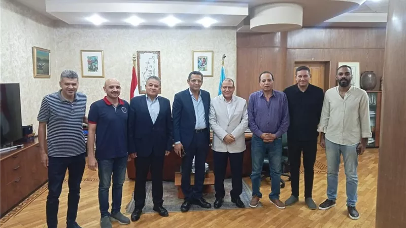 نقابة الصحفيين تبحث مع «العاملين بالصحافة» مواجهة الكيانات الوهمية 