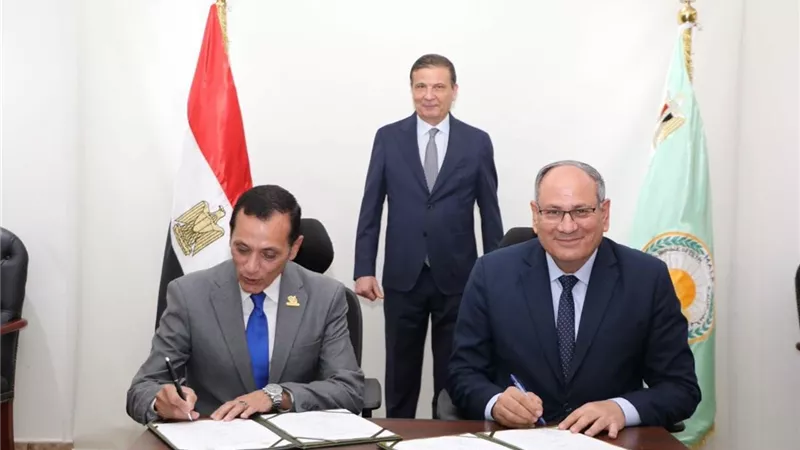 الزراعة تبحث التوسع في إنتاج هجن الطماطم بمنطقة المغرة 