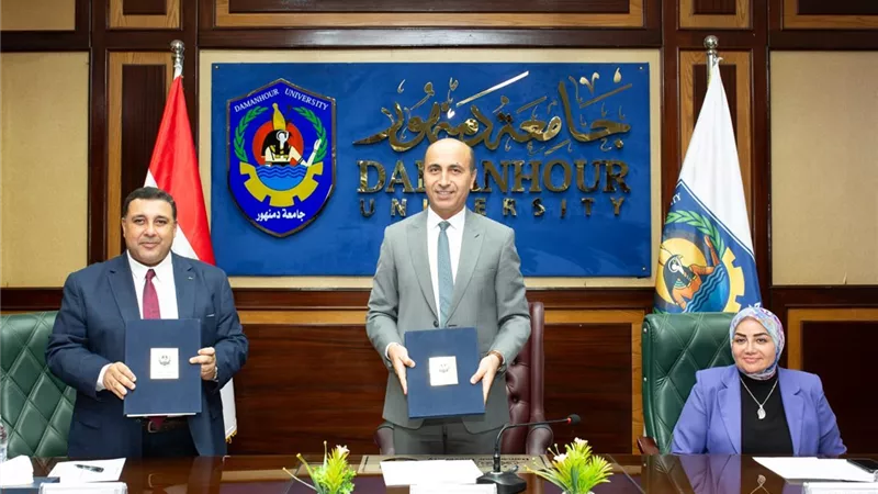 جامعة دمنهور توقع بروتوكول تعاون مع مياه البحيرة لدعم التنمية المستدامة