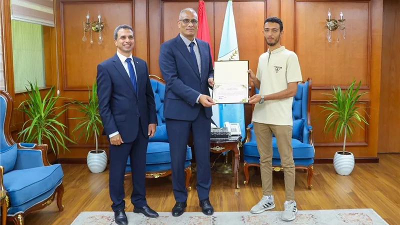 محافظ كفرالشيخ يكرم أوائل الدبلومات الفنية للعام الدراسي 2025/2026 