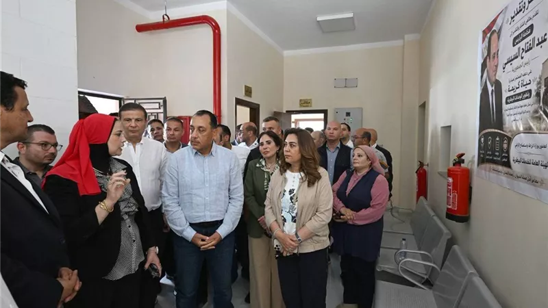 رئيس الوزراء يتفقد المجمع الزراعي البيطري بقرية سندبسط بمركز زفتى.. صور