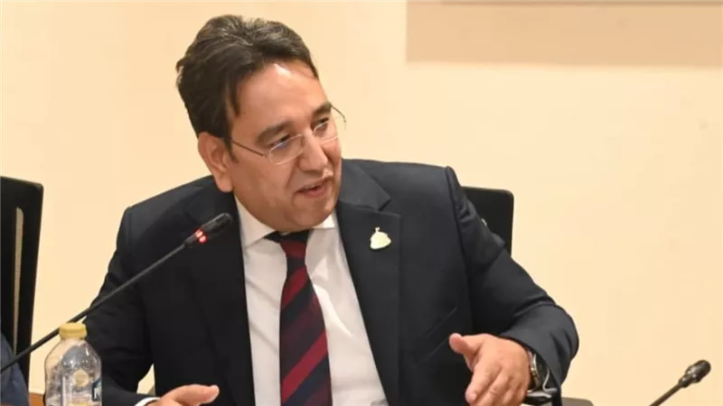 أيمن محسب: حماية حق المواطنين في الشواطئ لا تتعارض مع دعم الاستثمار