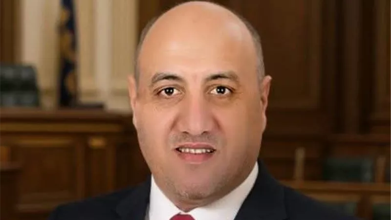 نزيه الحكيم يوضح المسئولية القانونية عن استخدام الخطوط المسجلة للغير |خاص