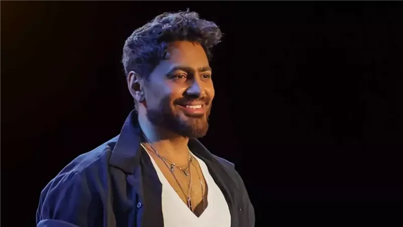 أول حفل لتامر حسني بعد وفاة والده.. تفاصيل الليلة المنتظرة