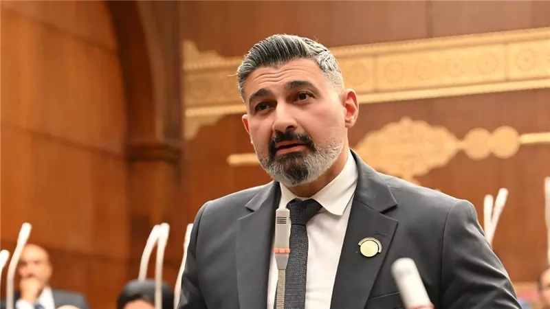 ياسر جلال يطالب بتعزيز المسئولية الرقمية وحماية رموز القوة الناعمة
