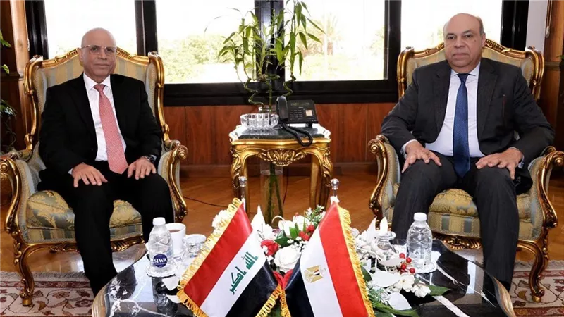 وزير الطيران المدني يبحث مع سفير العراق بالقاهرة تعزيز التعاون 