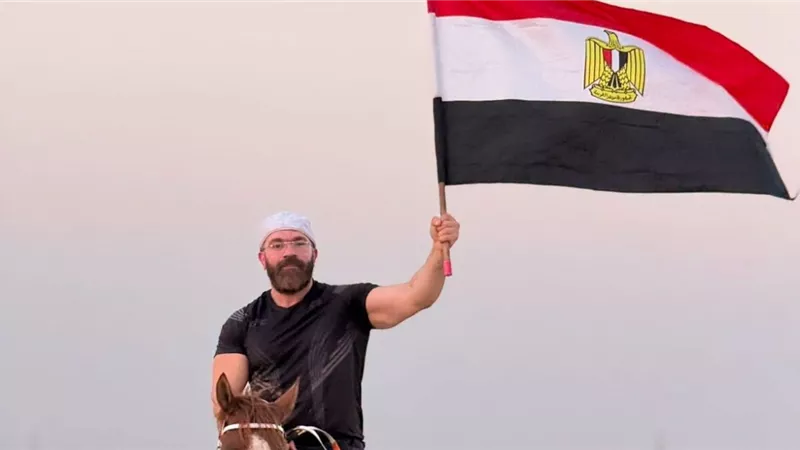 نائب: لا مساواة بين العلم المصري واللافتات الدعائية داخل المواقع الأثرية
