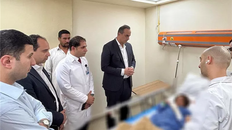 رئيس هيئة الرعاية الصحية يتفقد مصابي حادث الدواويس بالإسماعيلية 
