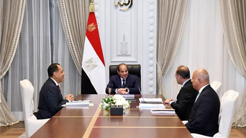 الرئيس يوجه بتشكيل لجنة لضمان حرية نفاذ المواطنين إلى الشواطئ
