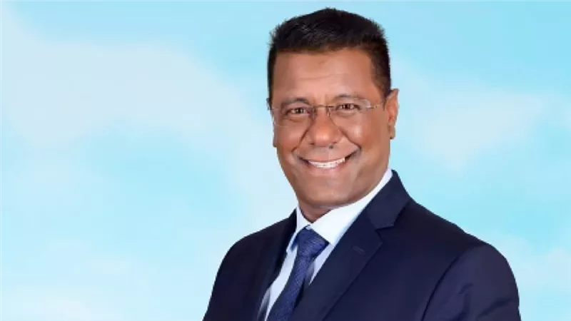 عبدالرحمن بشاري يطالب بصرف المعاشات من خزانة الدولة لحين إصلاح السيستم