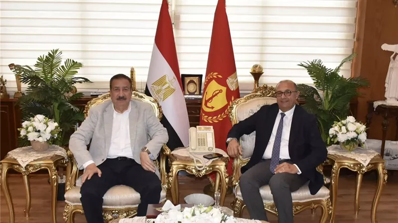 محافظ بورسعيد يبحث تذليل معوقات التجار وتعزيز النشاط الاقتصادي