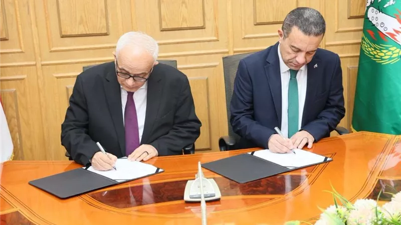 محافظ المنوفية ورئيس جامعة الريادة يوقعان 3 بروتوكولات لدعم التنمية