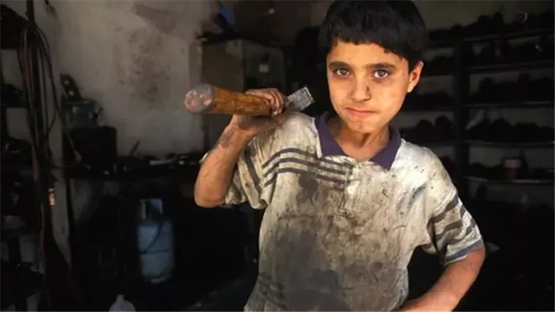 قانون العمل الجديد يحدد ضوابط تشغيل الأطفال ويحظر العمل ليلًا