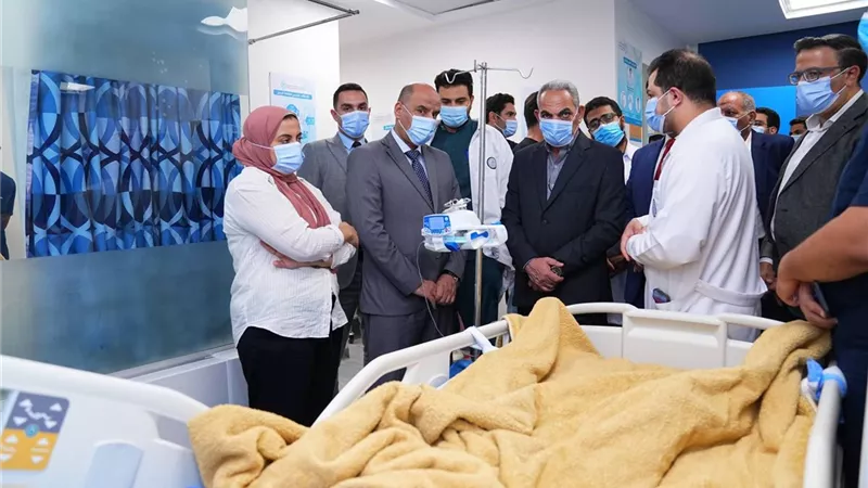 وزير العمل يتفقد مصابي حادث بالإسماعيلية ويوجه بسرعة صرف التعويضات