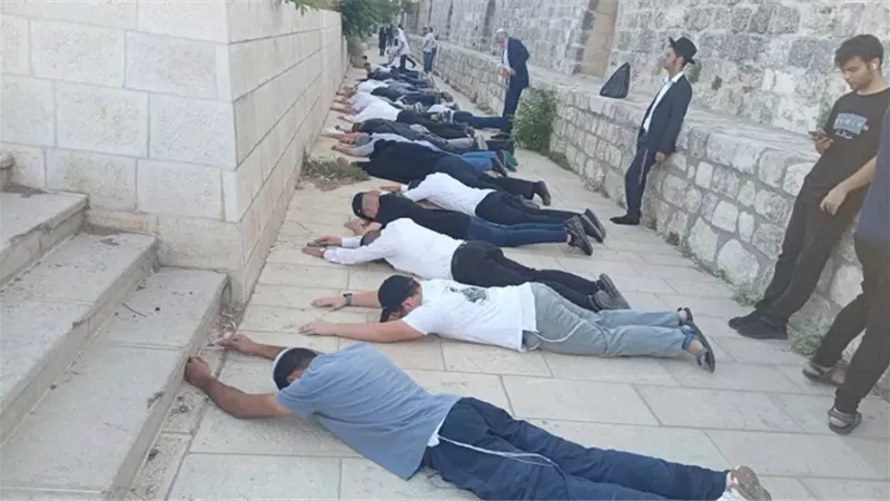 مستوطنون يقتحمون المسجد الأقصى بحماية قوات الاحتلال الإسرائيلي