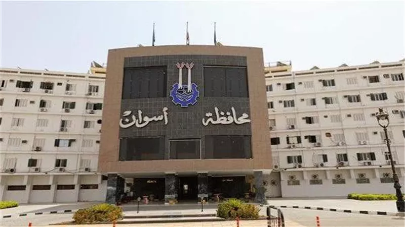 محافظ أسوان يحيل واقعة سقوط عمود إنارة للنيابة العامة