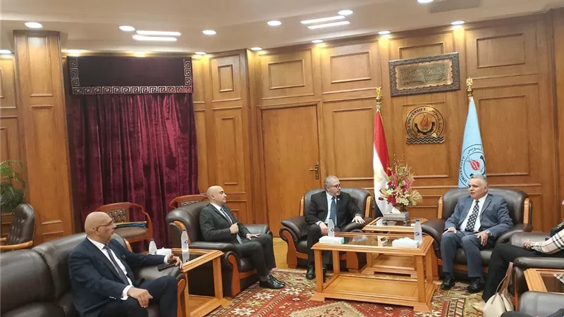 التأمين الصحي تتابع الخدمات في السويس وتبحث التوسع في شبكة مقدمي الخدمة