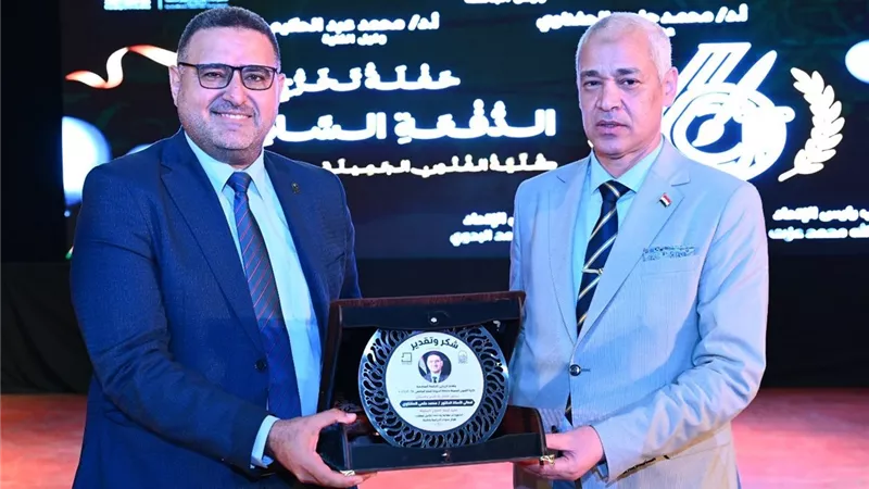 رئيس جامعة أسيوط يشهد حفل تخرج الدفعة السادسة بكلية الفنون الجميلة