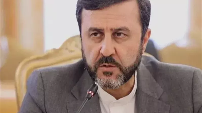 إيران ردا على ترامب: هرمز لا يُنتزع بتغريدة أو حاملة طائرات