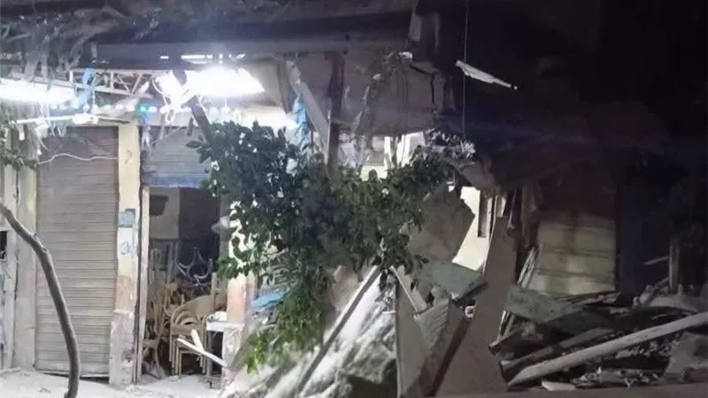 سقوط أجزاء من عقار قديم بحي الجمرك في الإسكندرية دون إصابات