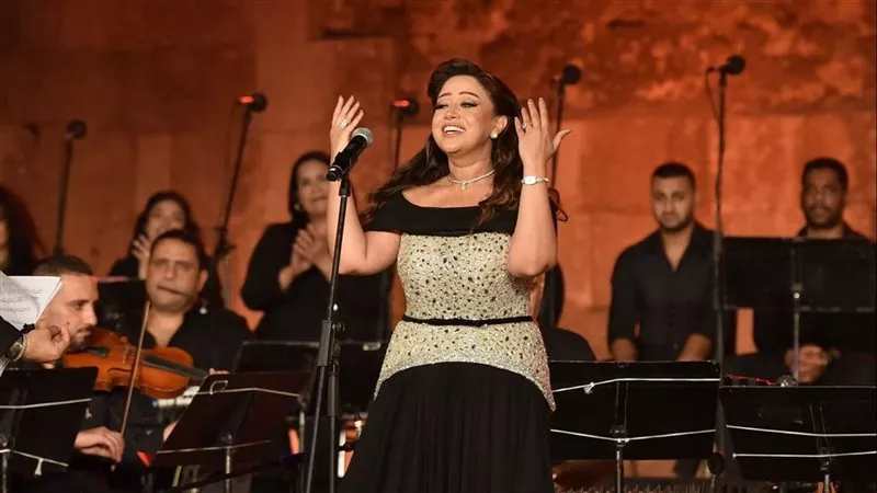 «خاتم سليمان» و«فيها حاجة حلوة»|ريهام عبد الحكيم تشعل افتتاح مهرجان القلعة