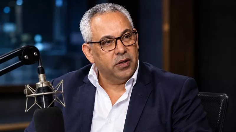 علي عبدالعال لـ«إيجبتك»: الدراما الإذاعية عالم كامل يبنى من الصوت|حوار