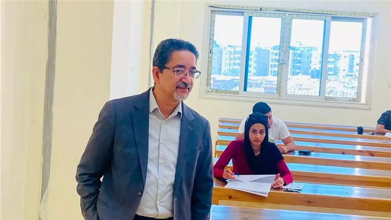 رئيس جامعة القاهرة الجديدة التكنولوجية يتفقد امتحانات الترم الصيفي