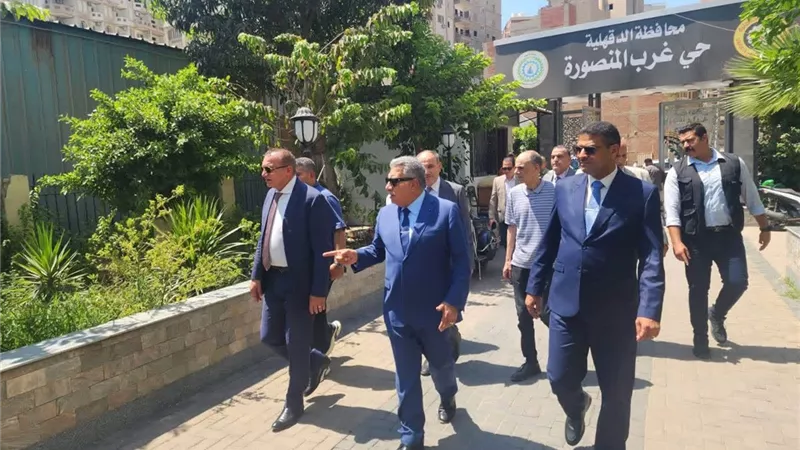 محافظ الدقهلية ورئيس «التنمية الحضرية» يوقعان بروتوكولاً لتطوير المناطق  